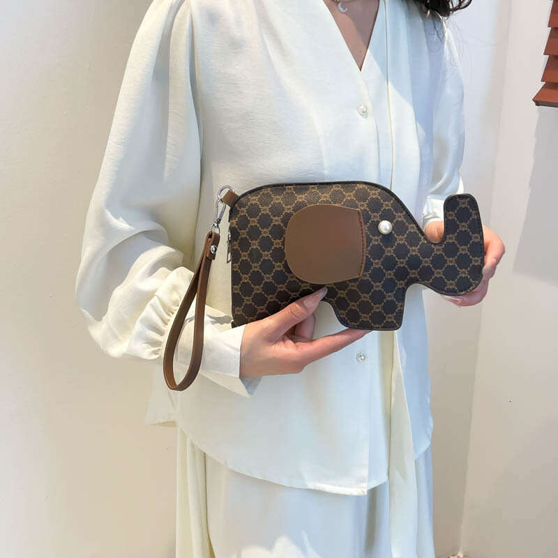 Elephant for women, cartoon fashion, new vintage style, personalized, exquisite summer handbag