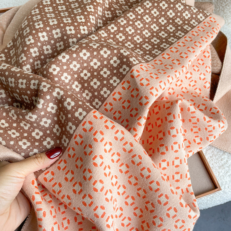 Designer's Luxurious Scarf With A Soft Plaid Children's Style Winter Classic Thick And Warm Imitation Cashmere Collar And Shawl Dual-use