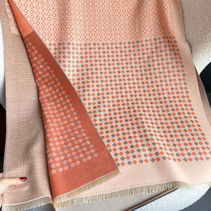 Designer's Luxurious Scarf With A Soft Plaid Children's Style Winter Classic Thick And Warm Imitation Cashmere Collar And Shawl Dual-use
