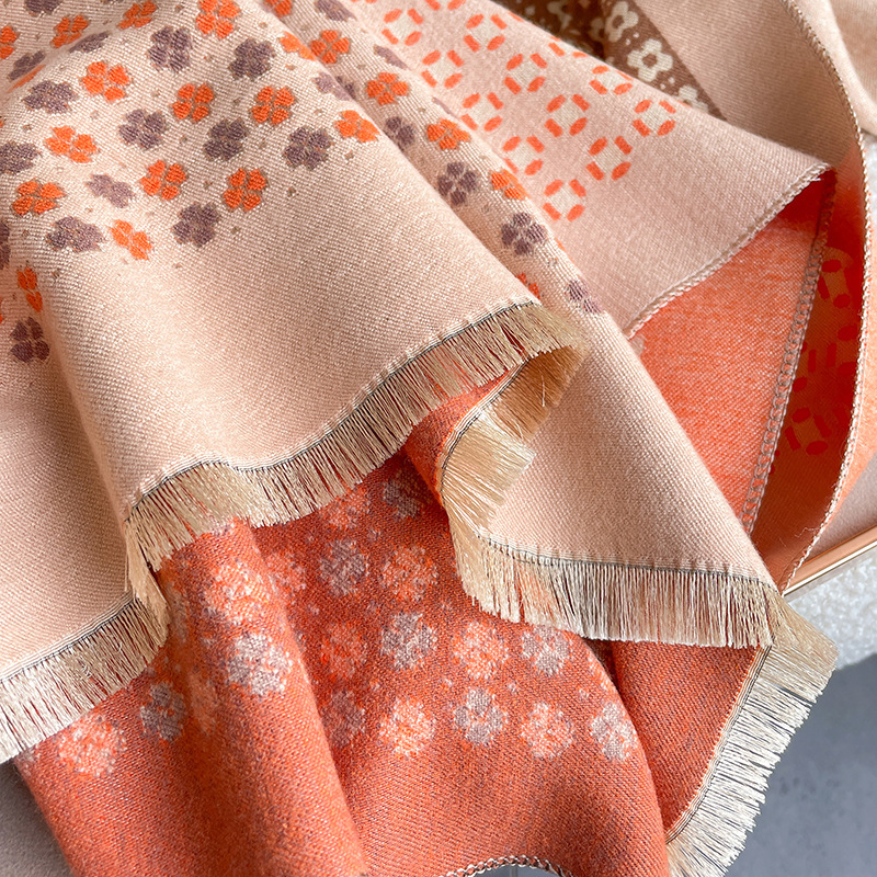 Designer's Luxurious Scarf With A Soft Plaid Children's Style Winter Classic Thick And Warm Imitation Cashmere Collar And Shawl Dual-use