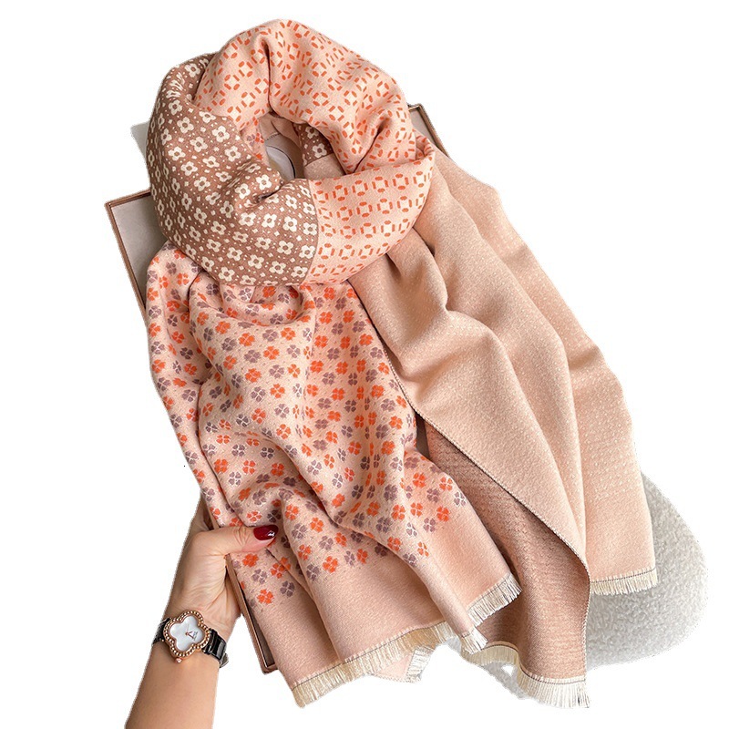 Designer's Luxurious Scarf With A Soft Plaid Children's Style Winter Classic Thick And Warm Imitation Cashmere Collar And Shawl Dual-use
