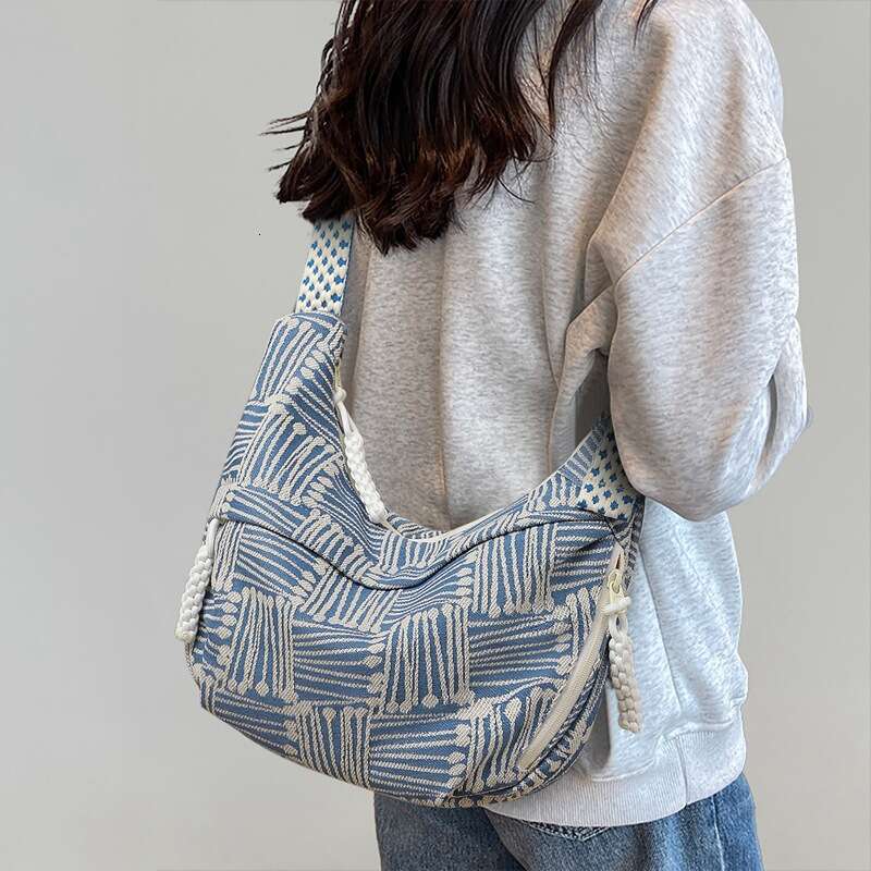 New Summer Women Lightweight Sports Dumpling Bag Large Capacity Portable Crossbody Shoulder Bag Daily Casual Versatile Handbag SENYY