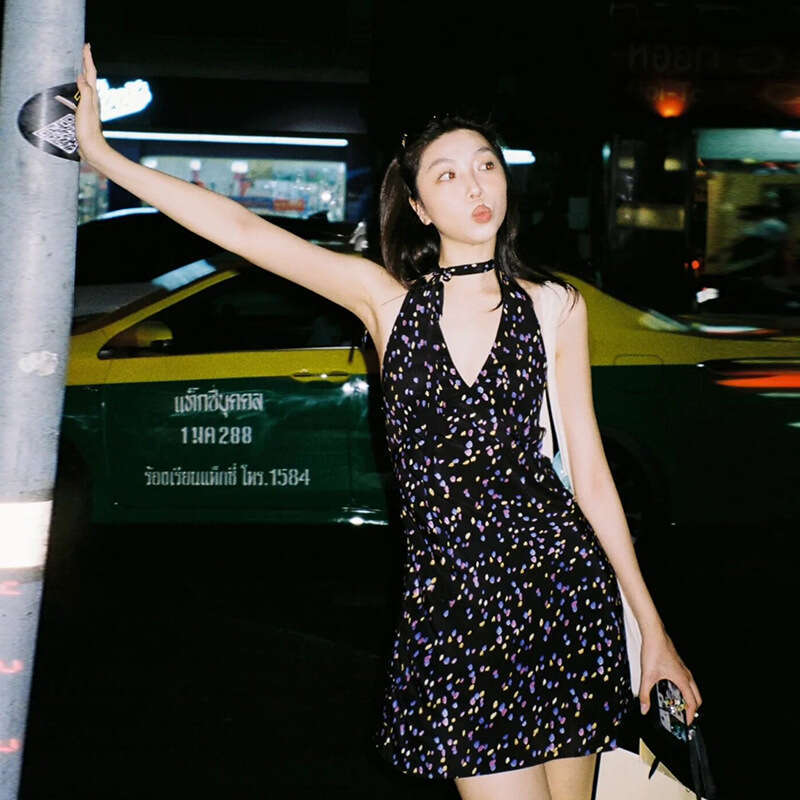 Summer New Starry Printed V-neck Silk Strap Dress Sexy Halter Backless Long Dress MAKOUFEI