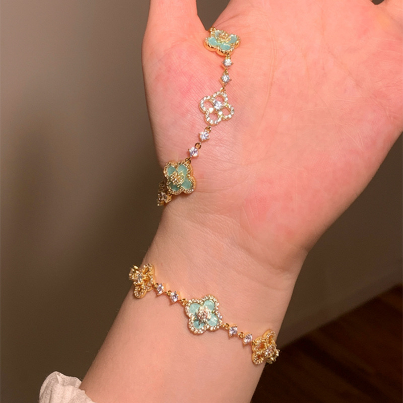 Four-leaf clover women bracelet, light luxury niche design, high-end gift for best friends, 2026 new model bracelet - view 5
