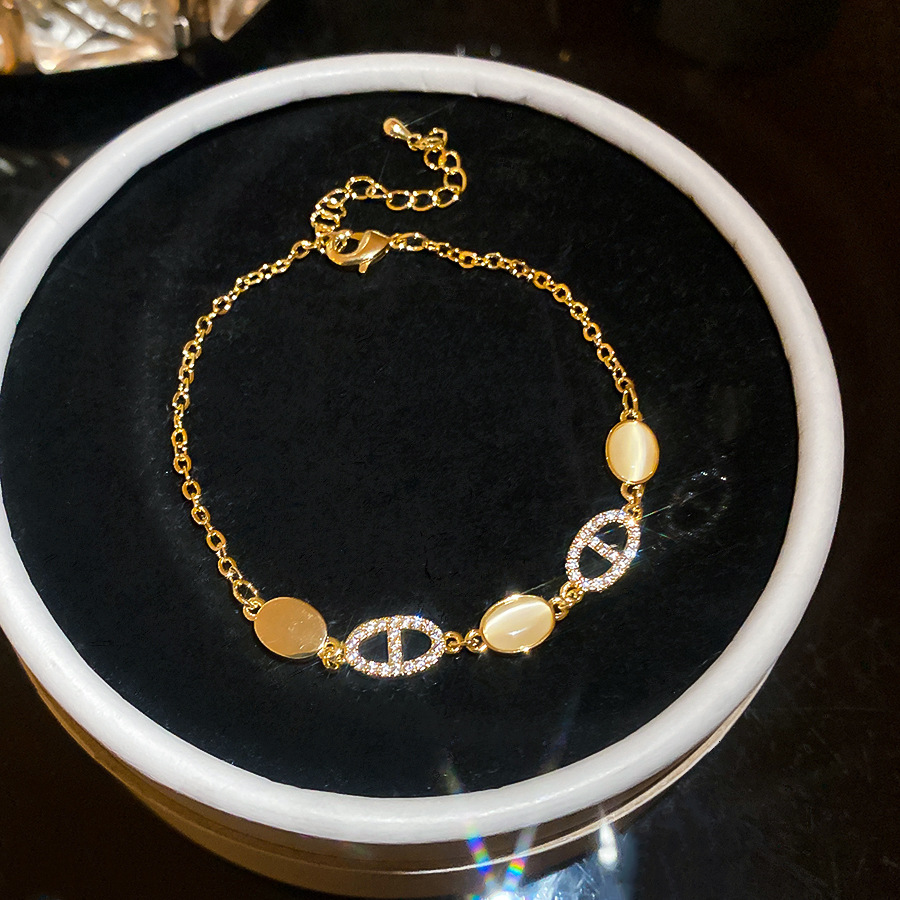 Micro-inlaid zircon oval cat's eye stone light luxury, high-end exquisite bracelet, elegant socialite style wrist accessory - view 8