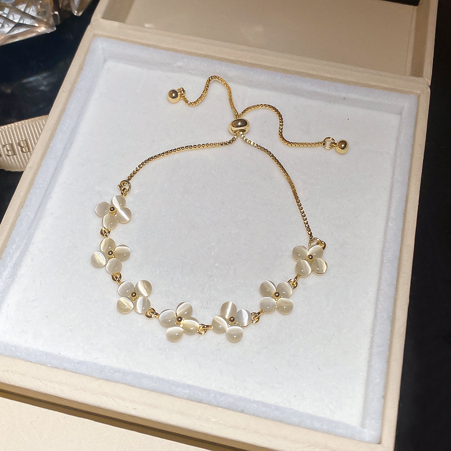 Micro-inlaid zircon oval cat's eye stone light luxury, high-end exquisite bracelet, elegant socialite style wrist accessory - view 7