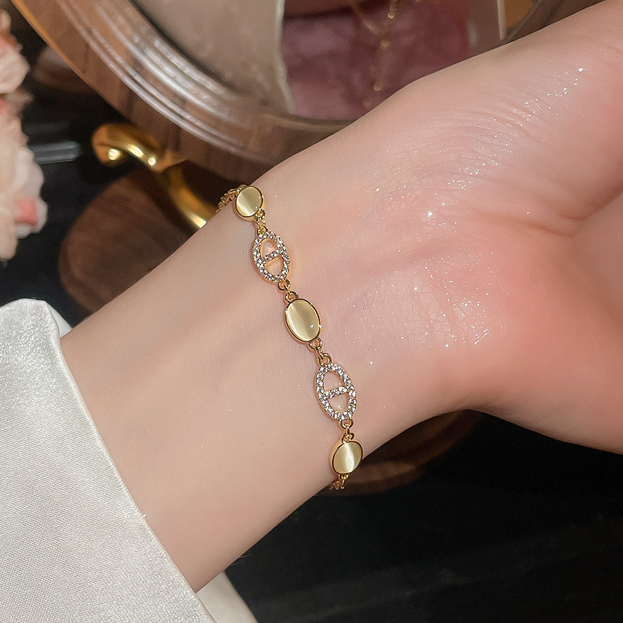 Micro-inlaid zircon oval cat's eye stone light luxury, high-end exquisite bracelet, elegant socialite style wrist accessory - view 5