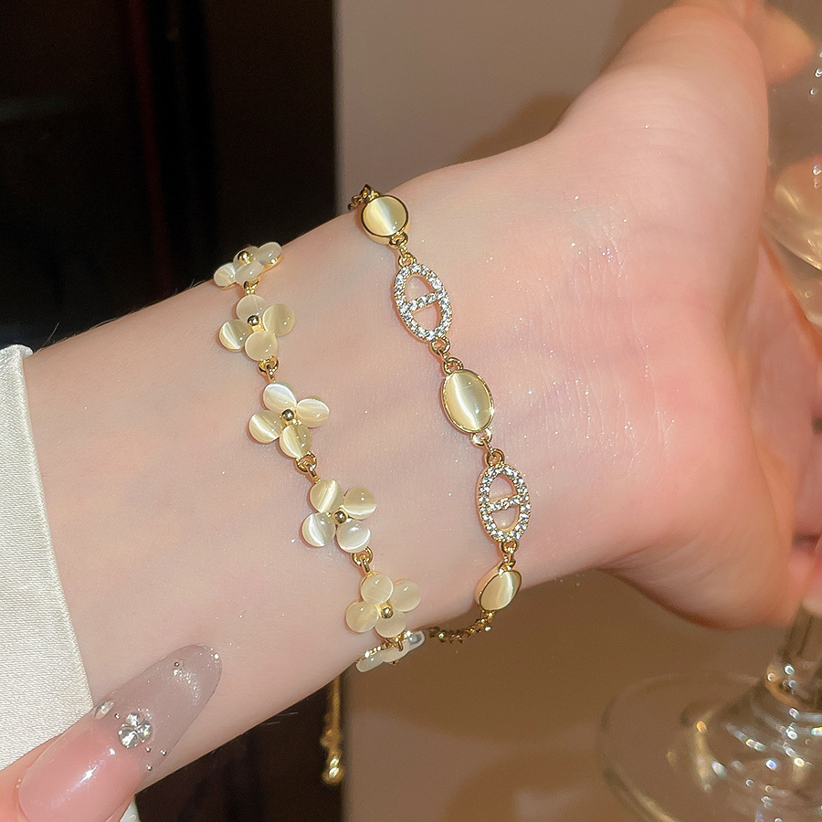 Micro-inlaid zircon oval cat's eye stone light luxury, high-end exquisite bracelet, elegant socialite style wrist accessory - view 3