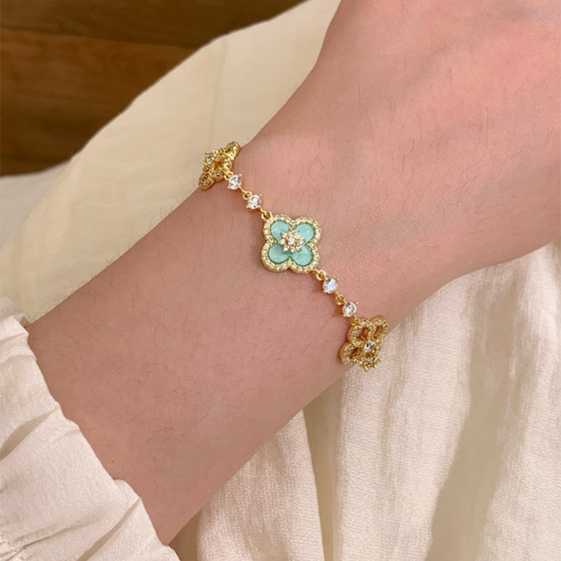 Four-leaf clover women bracelet, light luxury niche design, high-end gift for best friends, 2026 new model bracelet - view 4