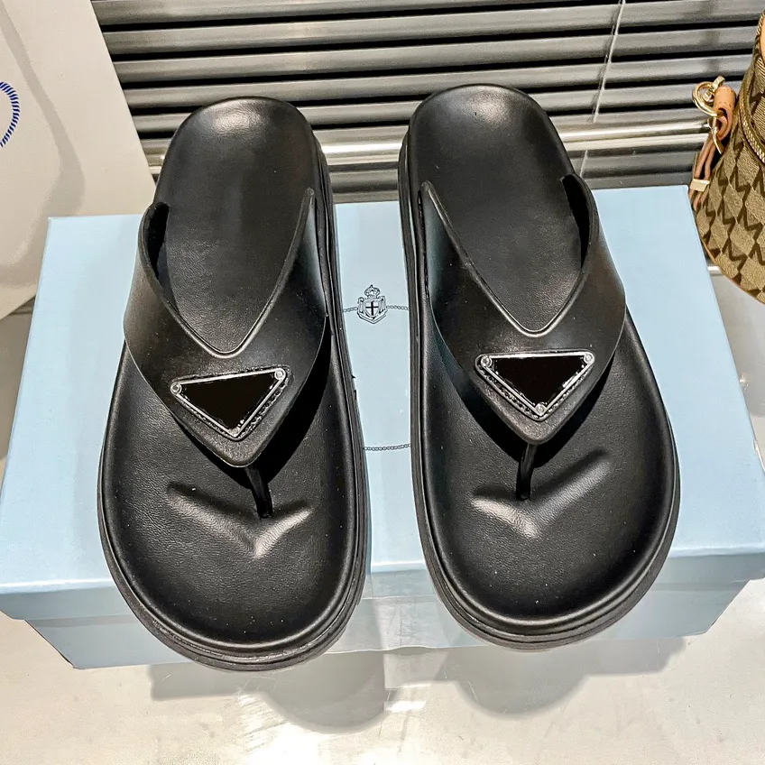 Sandals Designer Women Luxury Designer Slippers Woman Sandals New Slippers Rubber Black White Lady Flip Flops Slides Slipper Women Summer Outdoor Flat Slide Sandal