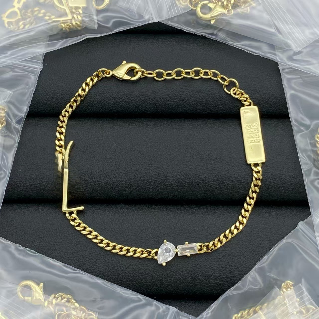 Luxury designer women diamond letter charm bracelets elegant Love 18K Gold Bangles bracelet Fashion Jewelry Lady Party