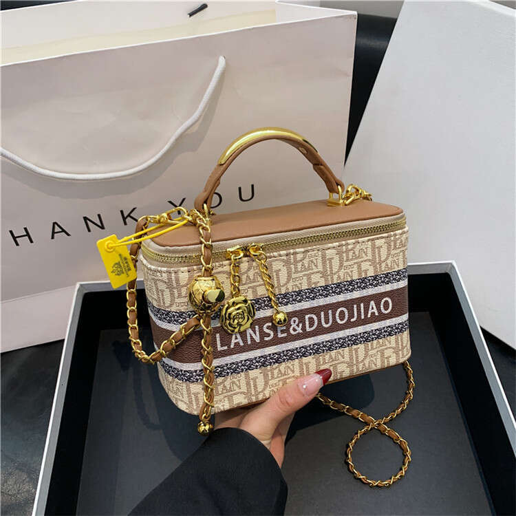 Luxury Brand Designer Bag Box For Women 2026 New Model Simple Fashion Retro Letter Large Capacity Handbag Crossbody Bag - view 5