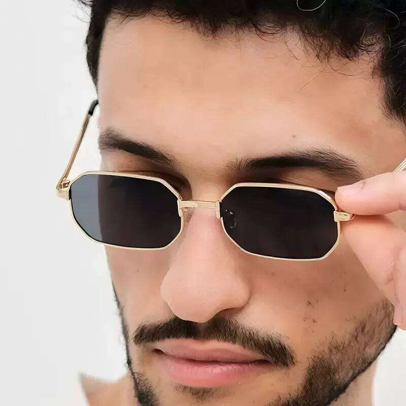 Sunglasses Fashion Small Square Metal Sun glasses Men Women Outdoor Casual Color Lens Sun Glasses Vintage 90s Metal Frame Triangle Legs Design Eyeglas