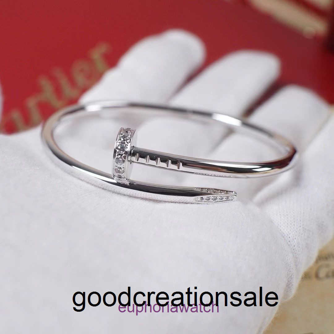 Brand Nail designer Bracelet Hammered Detail New Fashionable Versatile Studded Diamond For Men And Women Couples Wristband