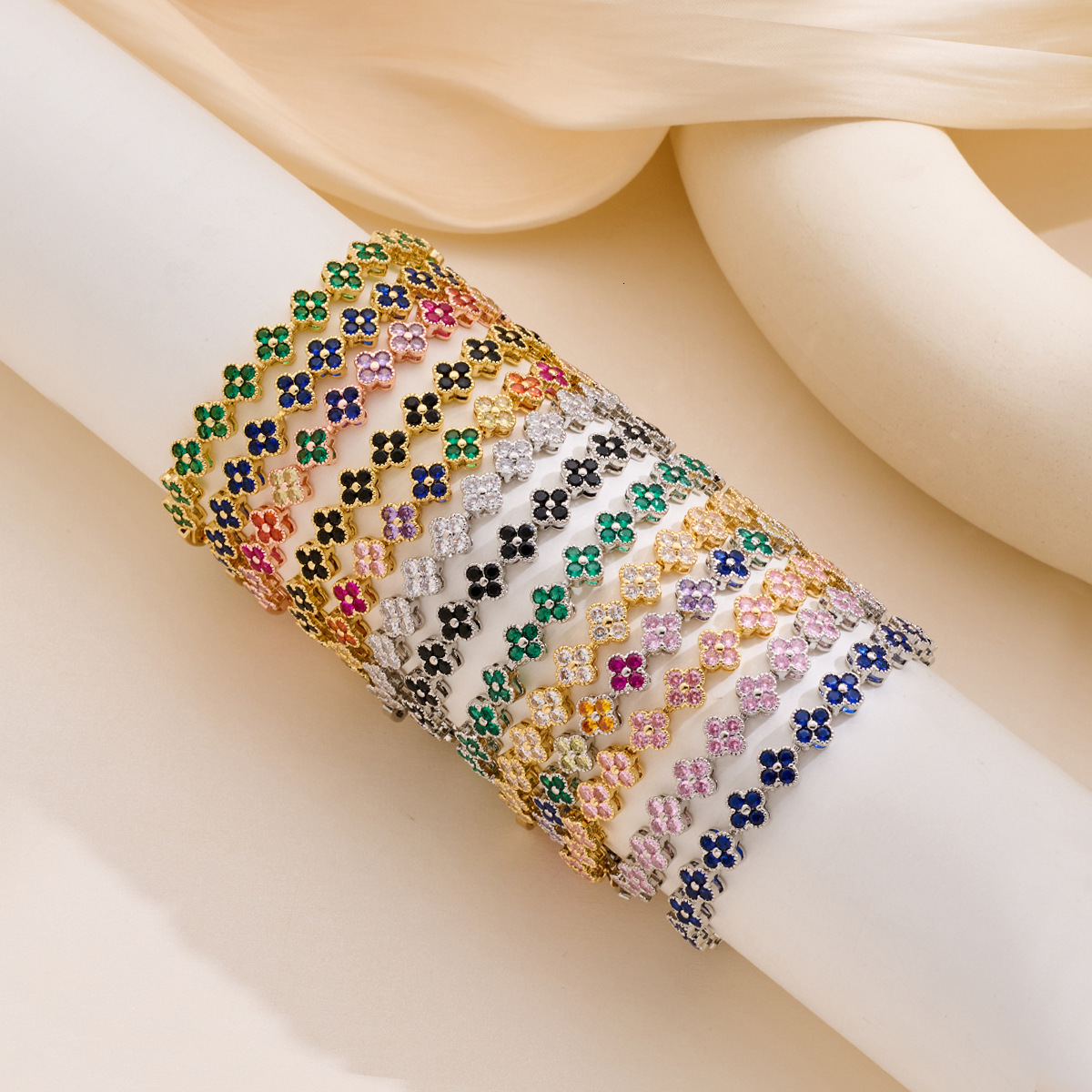 Designer Jewelry Four Leaf Clover Bracelet Colorful Full Diamond Inlaid Water Diamond Bracelet Fashion Design Classic Couple Accessories - view 3