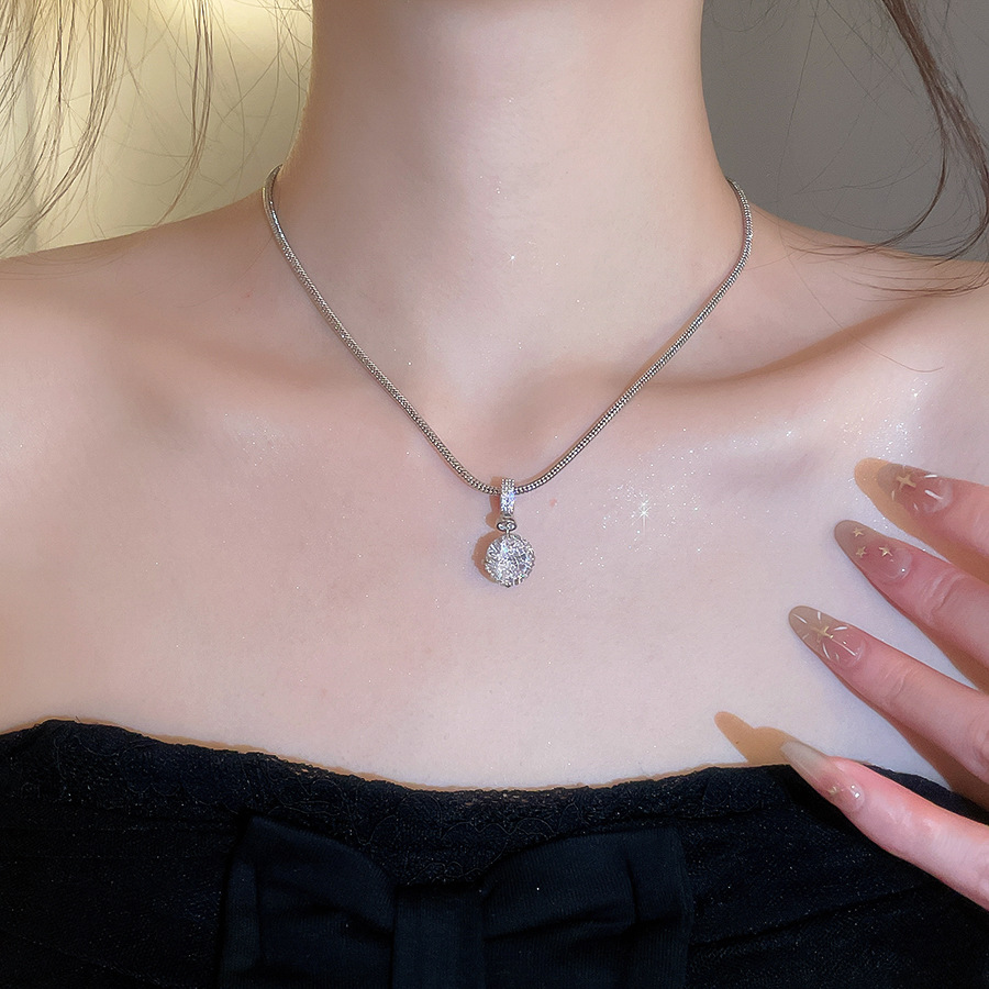 Super Shiny Zircon Round Necklace, Luxurious Elegant Clavicle Chain, Exquisite and Beautiful Women's Necklace - view 6