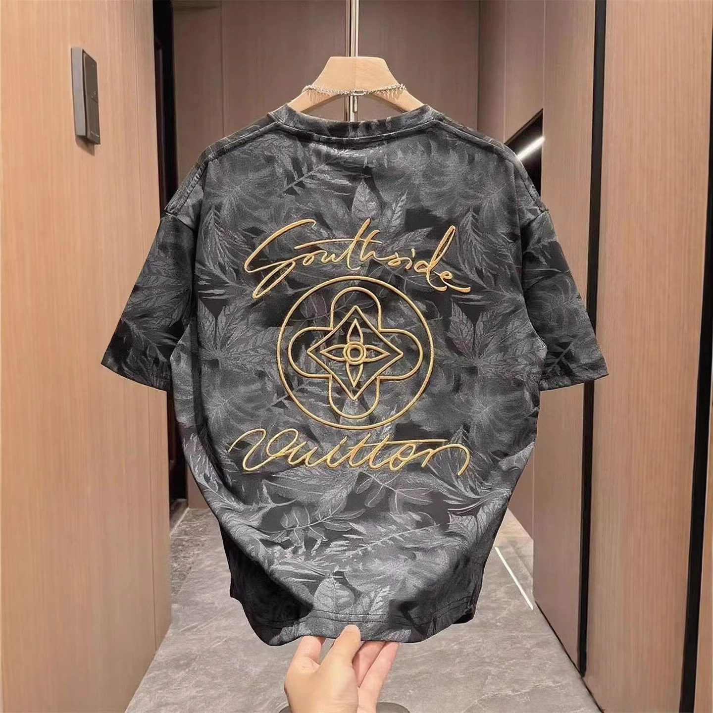 Luxury Young Men Designer T-shirt With Fashionable Embroidery Painted Tailcoat Outdoor Casual Short Sleeved High-end Quality Durable Breathable Loose 
