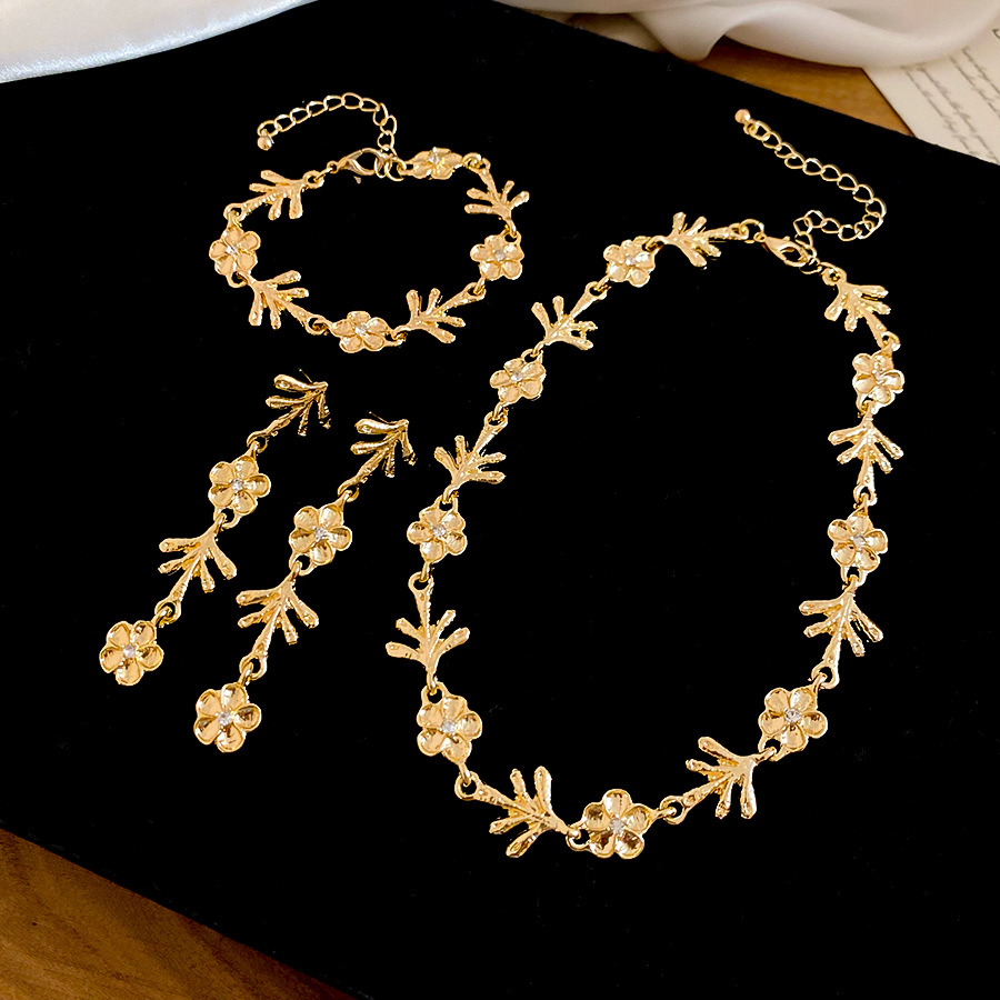 Shiny Diamond Flower Jewelry Set for Women Crystal Rhinestone Earrings Bracelet Necklace Set for Party Wedding Daily Wear - view 8