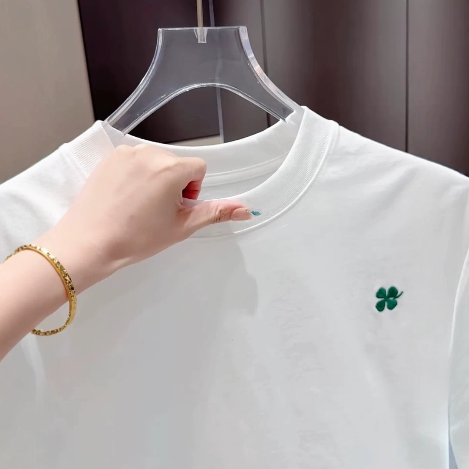 2026 Summer New Luxury Men Designer T-shirt With Four Leaf Clover Embroidery Short Sleeve Outdoor Leisure Fashion Multi Functional Fashion Breathable 