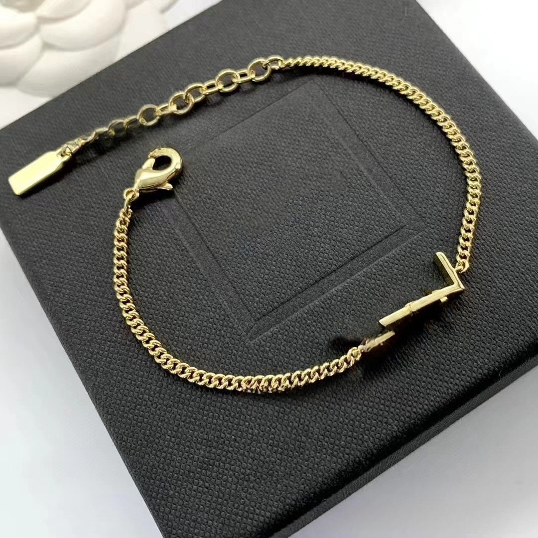 Fashion Bracelets Women Bangle Wristband Cuff Chain Designer Letter Jewelry Crystal 18K Gold Plated Wedding
