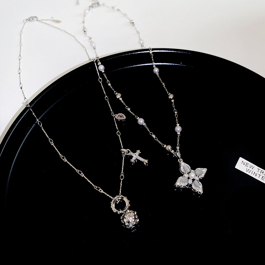Super Shiny Zircon Flower Beaded Pearl Necklace, Simple and Fashionable Versatile Collarbone Chain, Light Luxury High-End Niche Jewelry - view 3