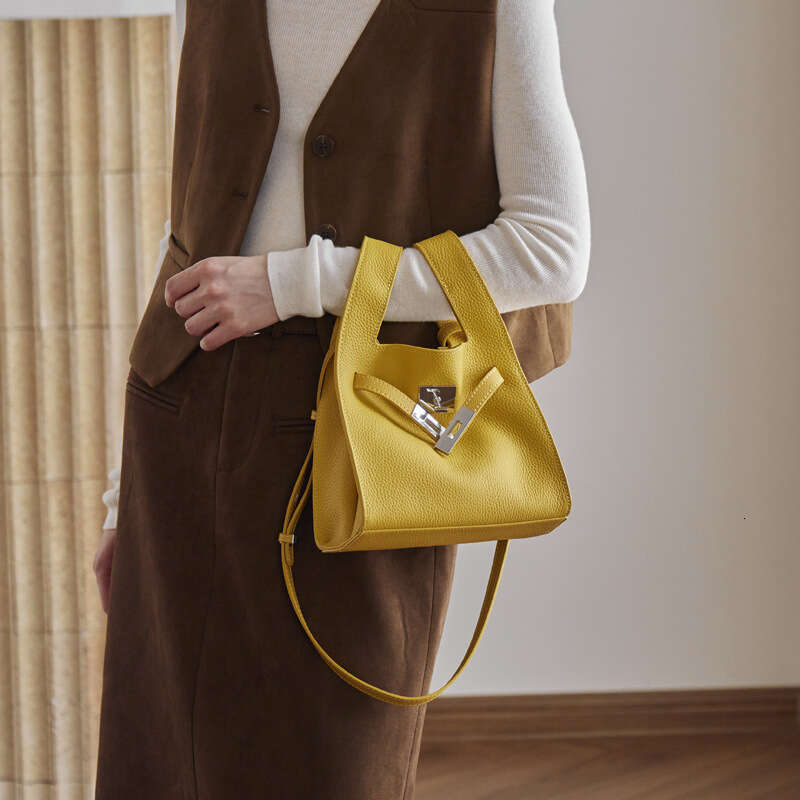 Genuine Leather Korean Niche Single Shoulder Fashion Handbag Simple Hand Held Crossbody Bag Daily Office Travel Outdoor Carry Bag SENYY