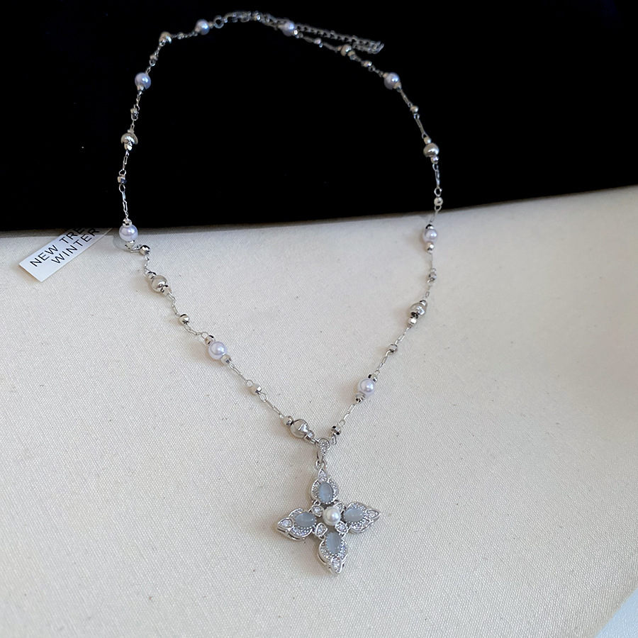 Super Shiny Zircon Flower Beaded Pearl Necklace, Simple and Fashionable Versatile Collarbone Chain, Light Luxury High-End Niche Jewelry - view 5