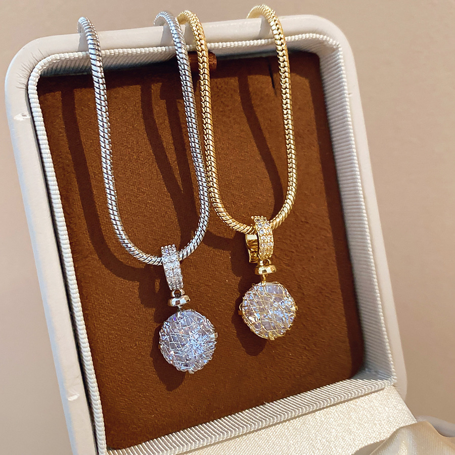 Super Shiny Zircon Round Necklace, Luxurious Elegant Clavicle Chain, Exquisite and Beautiful Women's Necklace - view 3