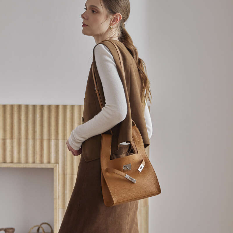Genuine Leather Korean Niche Single Shoulder Fashion Handbag Simple Hand Held Crossbody Bag Daily Office Travel Outdoor Carry Bag SENYY