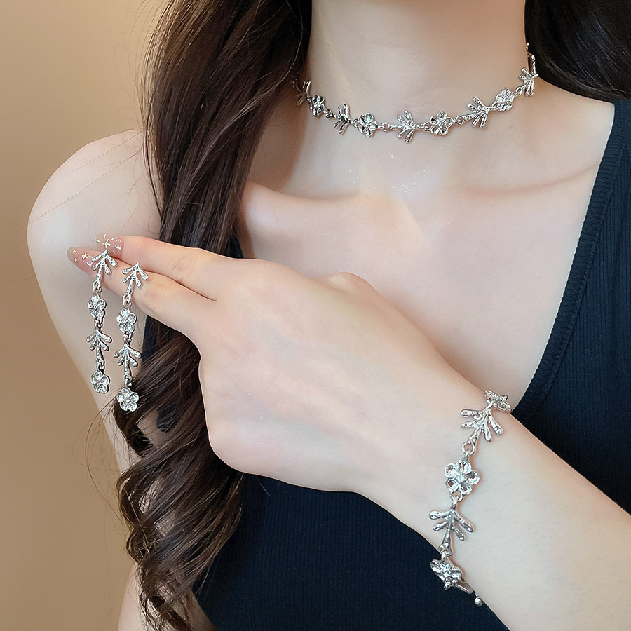 Shiny Diamond Flower Jewelry Set for Women Crystal Rhinestone Earrings Bracelet Necklace Set for Party Wedding Daily Wear - view 5