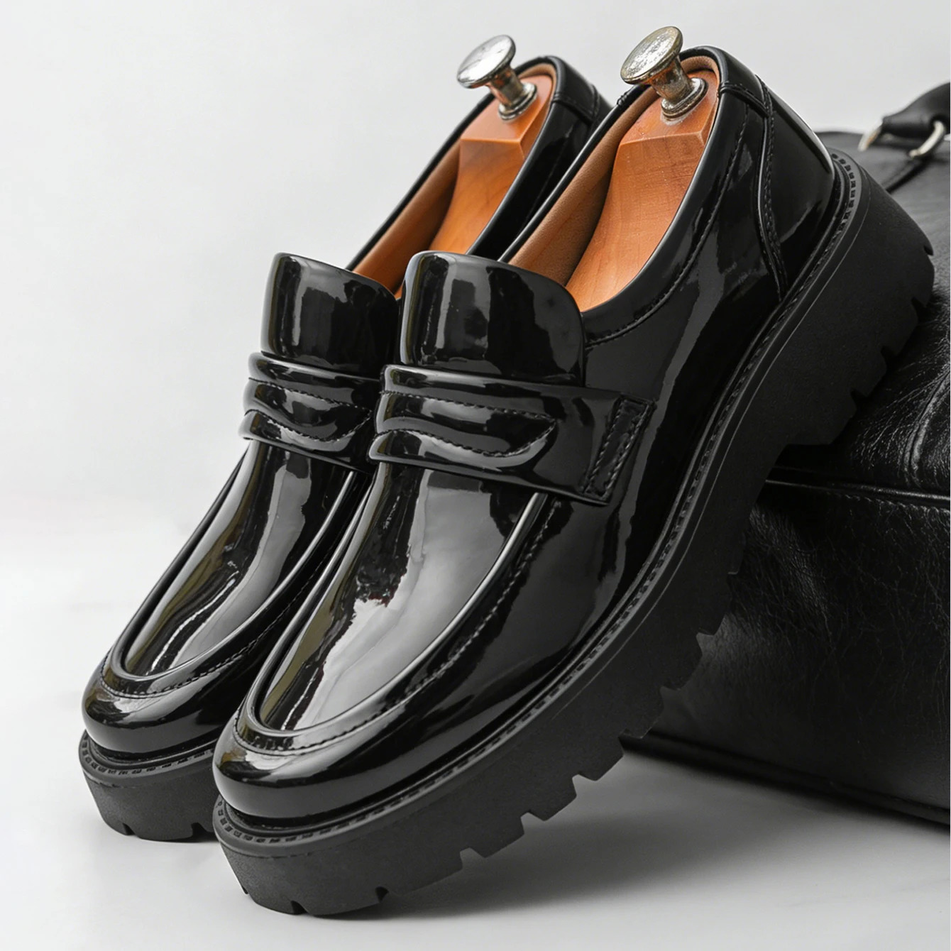 Fashion Classic Thick Sole Mens Penny Loafers SlipOn Business Dress Shoes For Gentleman White Formal Party Preppy 260528