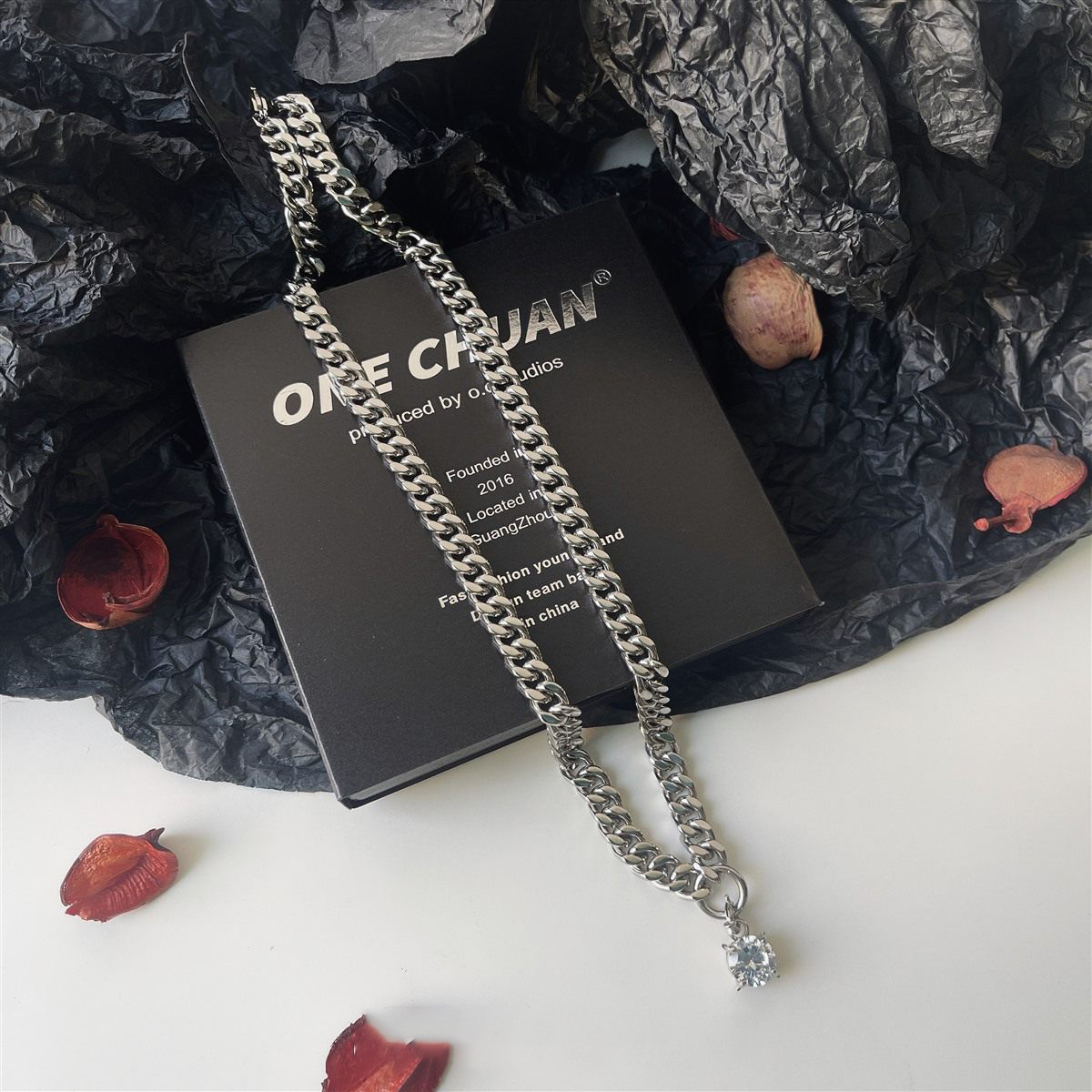 European and American minimalist style zircon pendant necklace men, Cuban link collarbone chain for women - view 4