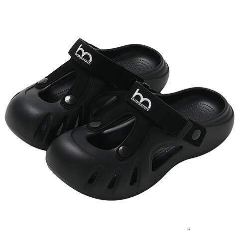 Casual Comfort: Mixed Gender Fashionable Walking Trainers Featuring Plush Cushioning and Eye-Catching Fastenings