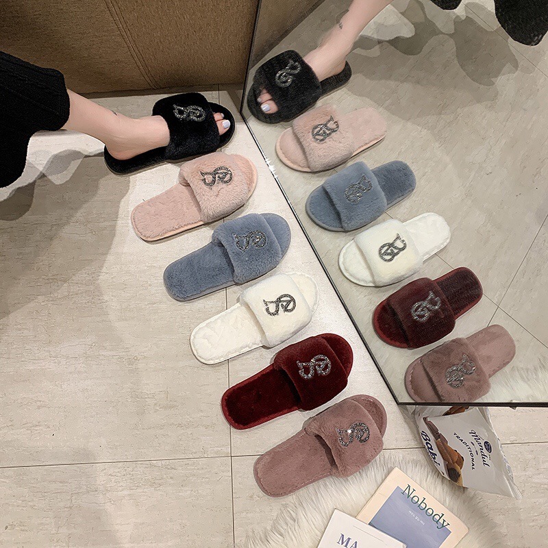 Designer shoe Plus-size furry for women, 2026 autumn and winter new style, home-use shiny diamond flat-soled Fashion Gifts warm slip-on cotton slipper
