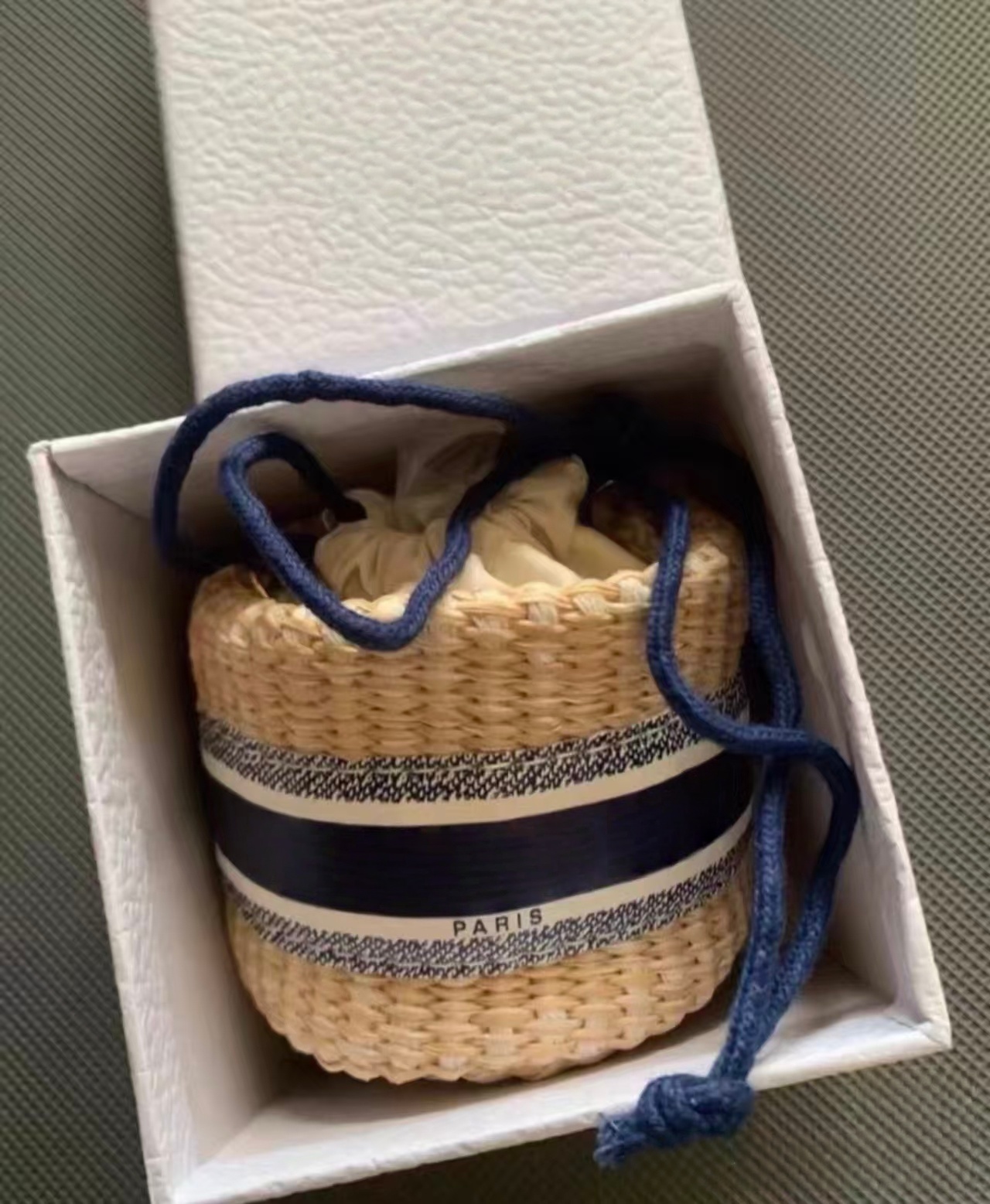 Designer luxury High quality Lady Rattan-weaved Blue woven rope mini bucket Shape crossbody bag Organizer Luxury goods Makeup Storage Case with VIP Gift Box
