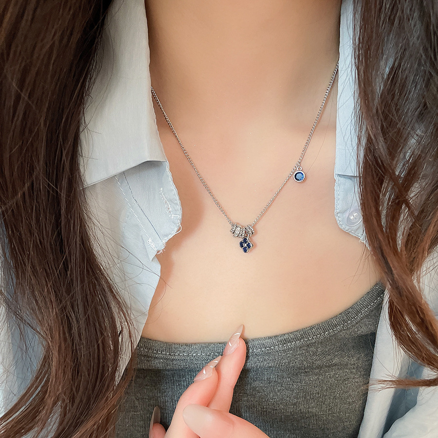 French-style vintage exquisite versatile four-leaf clover zircon necklace for women, new light luxury high-end fashion clavicle chain - view 5