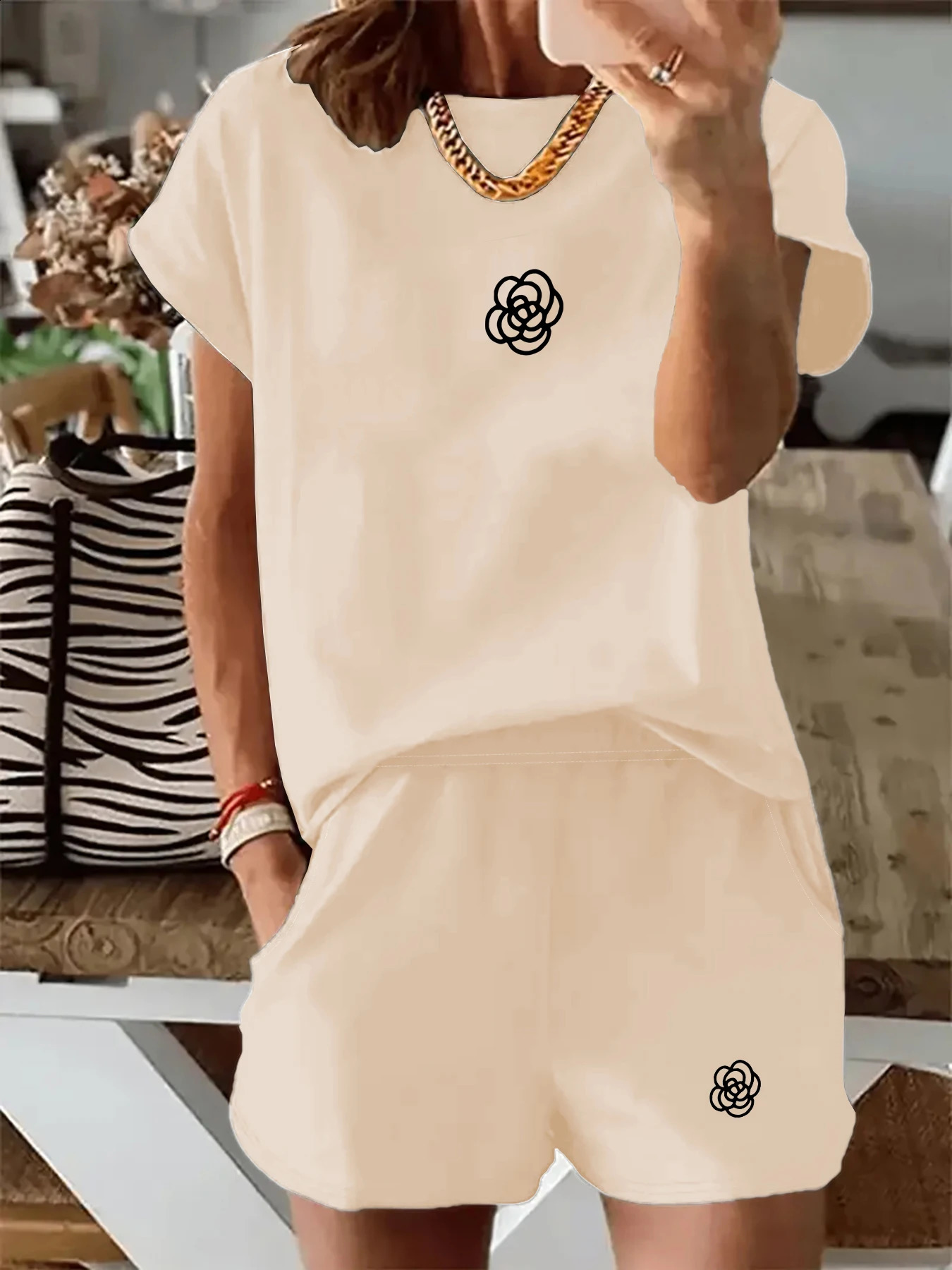 Womens Casual Outfit a Must-Have for Trendy Looks Summer Light Luxury Elegant Style Camellia Line Print T-Shirt and Shorts Two-Piece Set 260529 - view 4