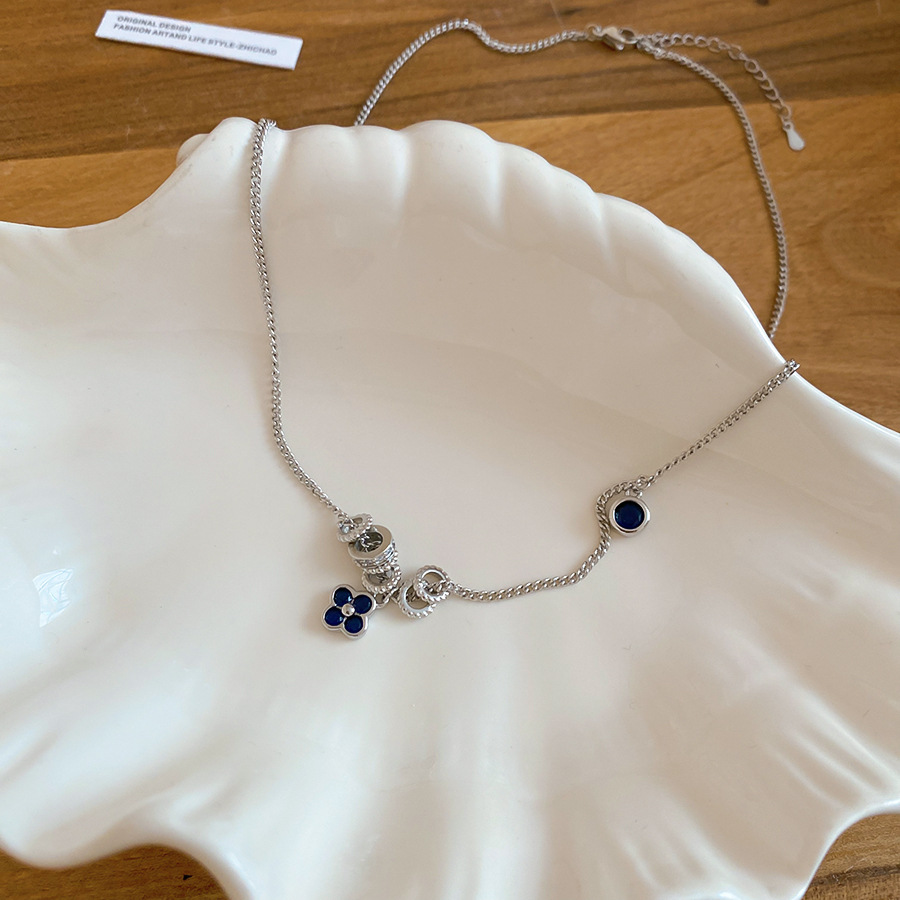 French-style vintage exquisite versatile four-leaf clover zircon necklace for women, new light luxury high-end fashion clavicle chain - view 6