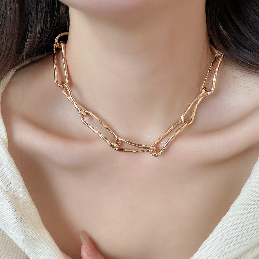 European American cross-border metal pleated chain necklace, light luxury high-end feel, collarbone chain, minimalist style, fashionable and versatile - view 5
