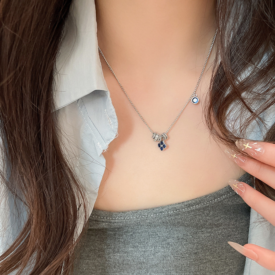 French-style vintage exquisite versatile four-leaf clover zircon necklace for women, new light luxury high-end fashion clavicle chain - view 3