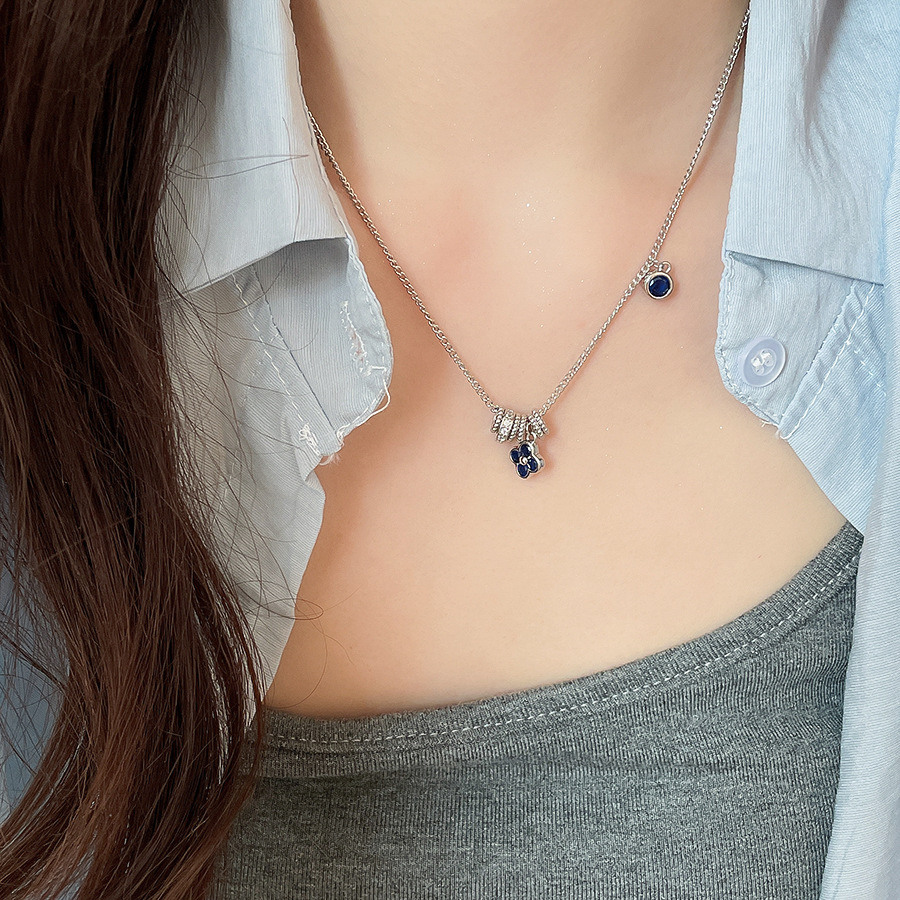 French-style vintage exquisite versatile four-leaf clover zircon necklace for women, new light luxury high-end fashion clavicle chain - view 4