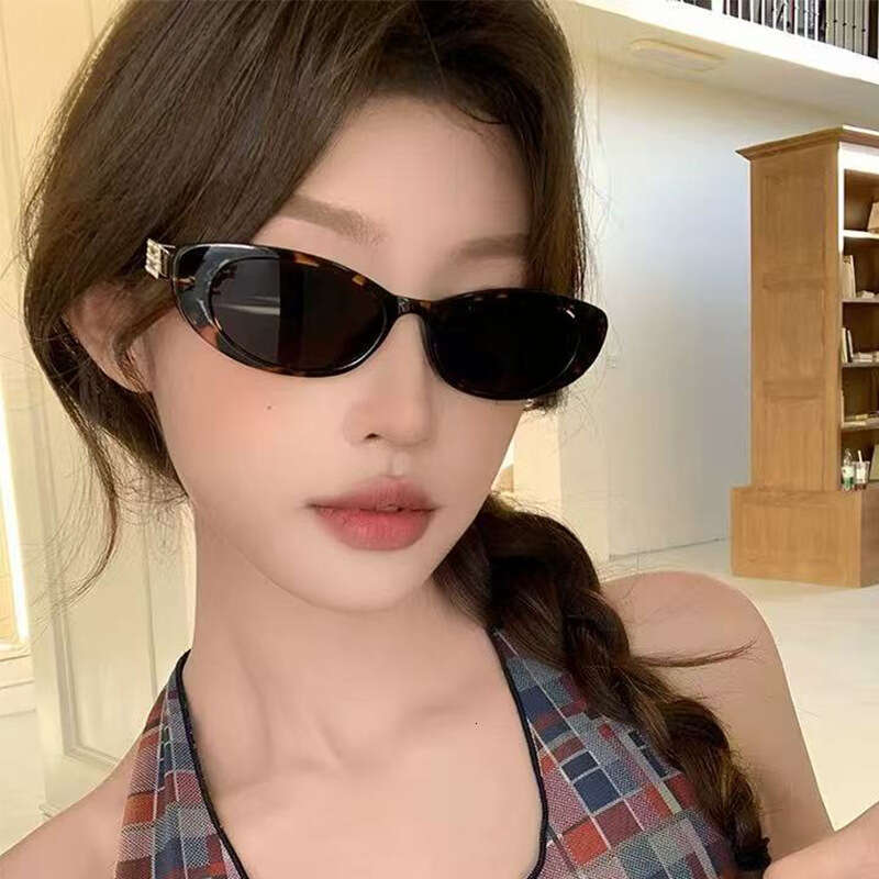 Retro Cat Eye Sunglasses With G Logo Rhinestone Detail UV400 for Women Daily Wear