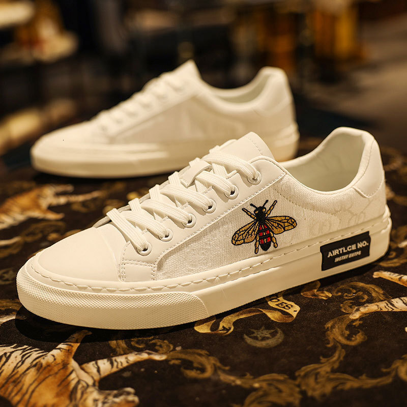 Designer shoe Korean-style trendy bee sneakers, European Fashion Gifts casual men's versatile white shoes, summer fashion breathable canvas shoes - view 3