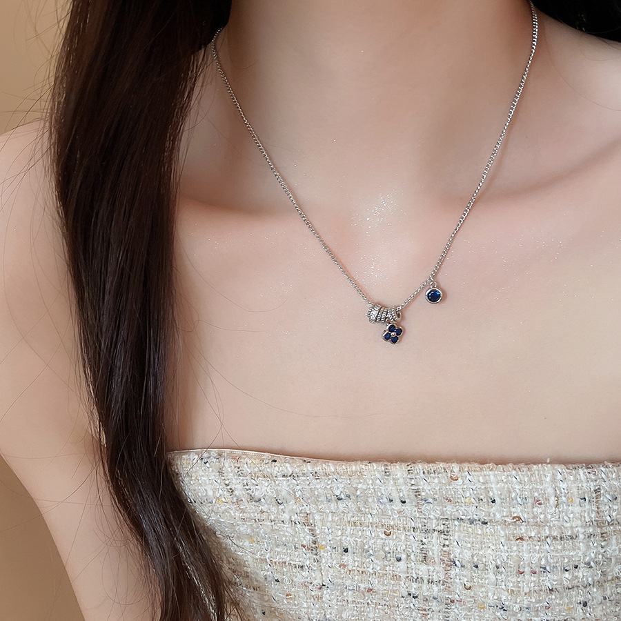 French-style vintage exquisite versatile four-leaf clover zircon necklace for women, new light luxury high-end fashion clavicle chain - view 8