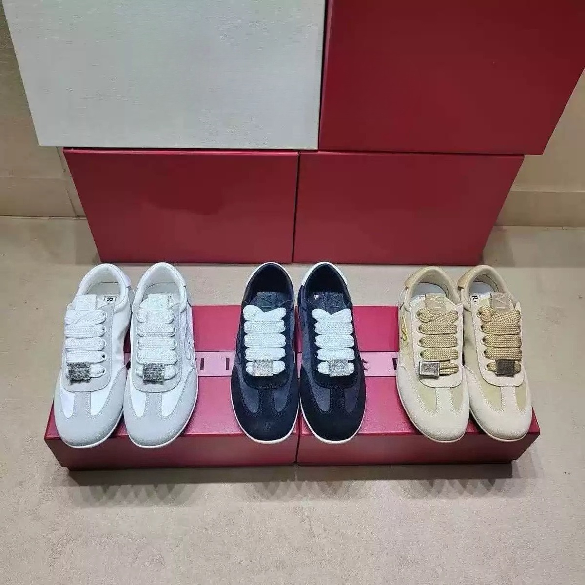 R Luxury Designer Shoes Women's Crystal Buckle Sneakers Luxury Suede Leather Casual Trainers Fashion Flat Shoes for Daily Wear Gift Size 35-40