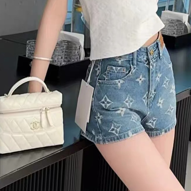 Designer Denim Shorts Luxury Women 2026 Sexy Trend Style Summer New High Waisted Embroidered Flower Thin Shorts Hot Pants High-end Quality Breathable 