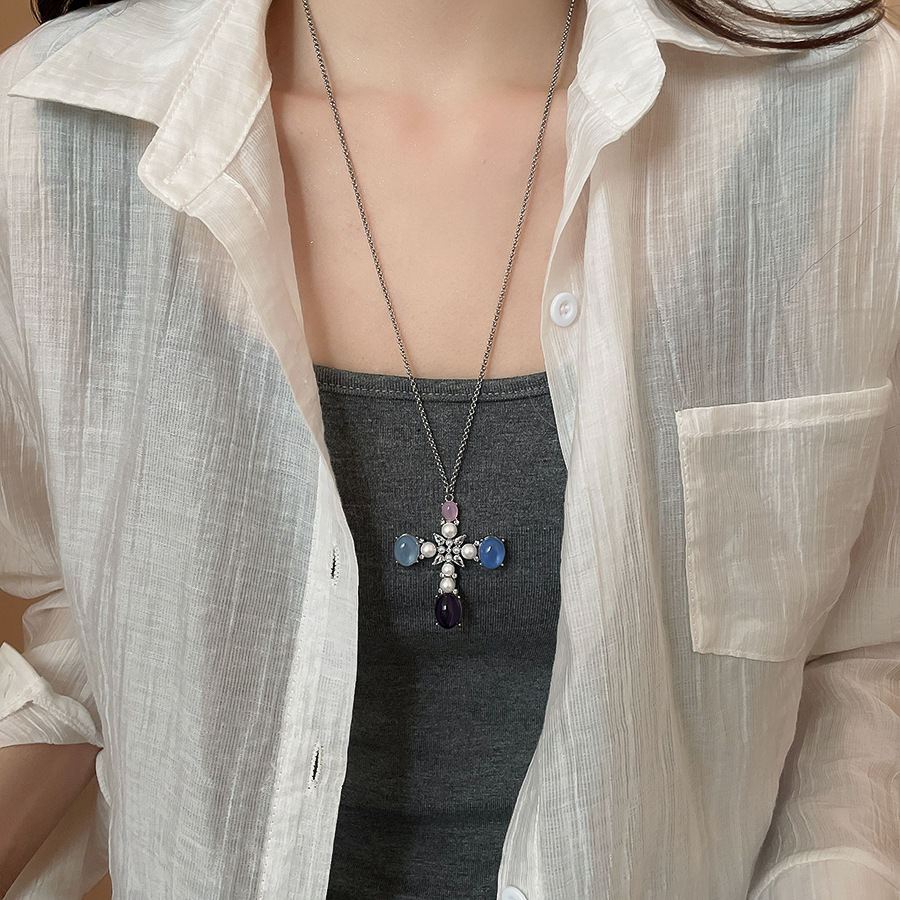 European American cross-border zircon cross pearl necklace, simple and stylish ins-style collarbone chain, high-end sweater chain for women - view 3