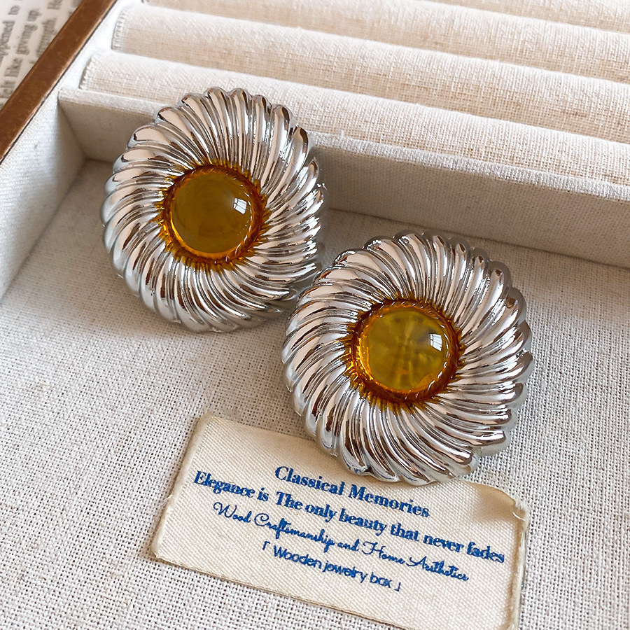 European and American cross-border silver needle resin round pattern fashion earrings, unique retro-style earrings with a niche design - view 6