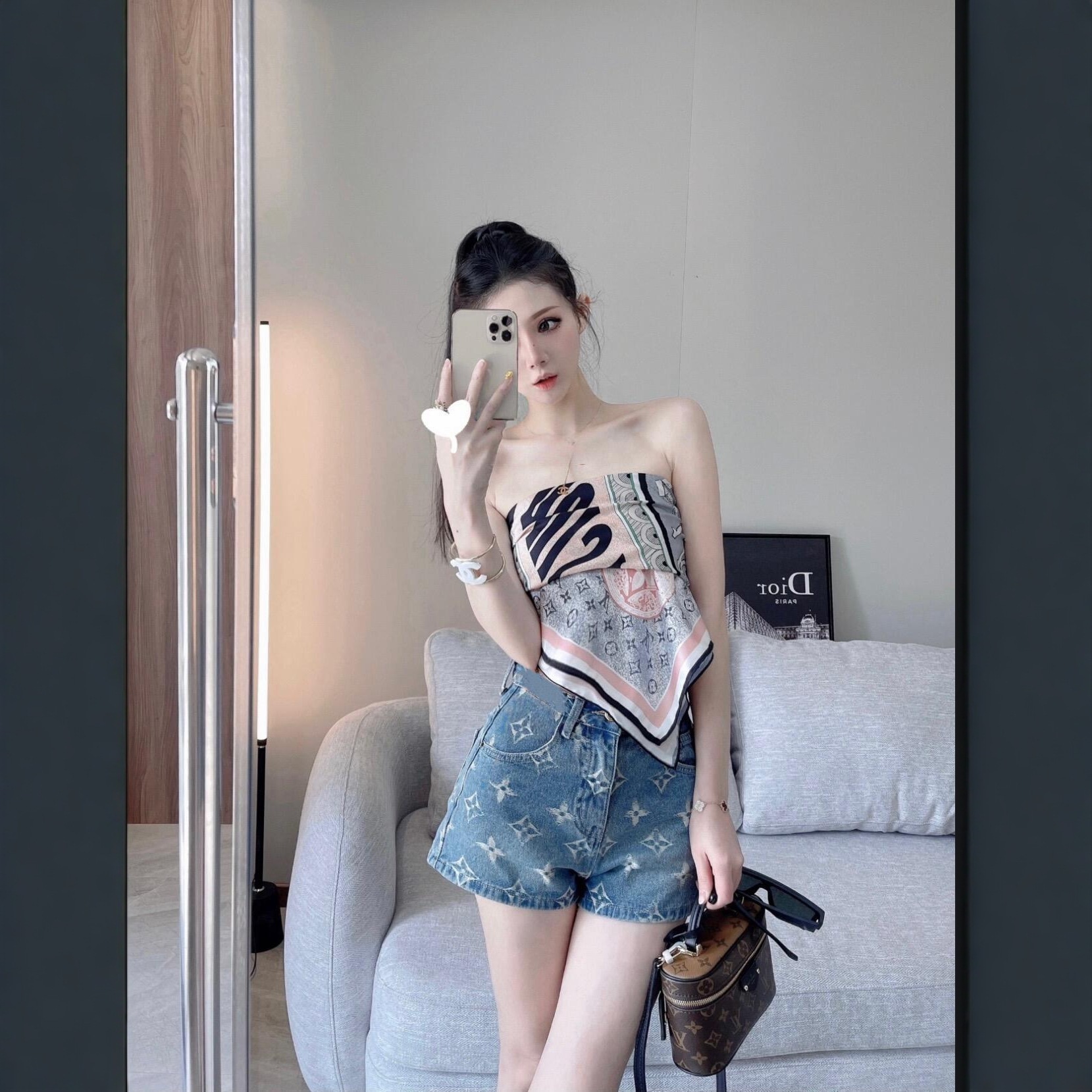 Designer Denim Shorts Luxury Women 2026 Sexy Trend Style Summer New High Waisted Embroidered Flower Thin Shorts Hot Pants High-end Quality Breathable 