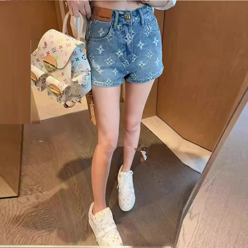 Designer Denim Shorts Luxury Women 2026 Sexy Trend Style Summer New High Waisted Embroidered Flower Thin Shorts Hot Pants High-end Quality Breathable 